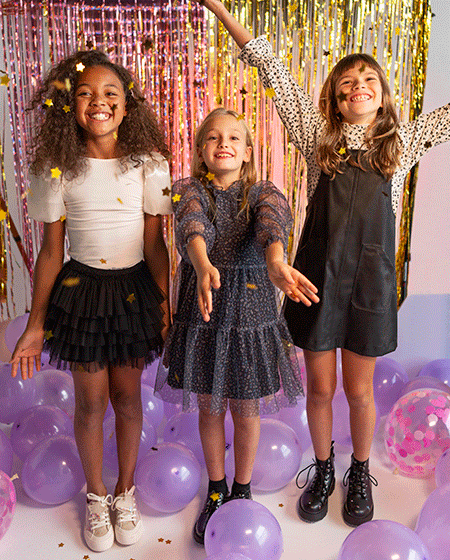 portrait-young-girls-party